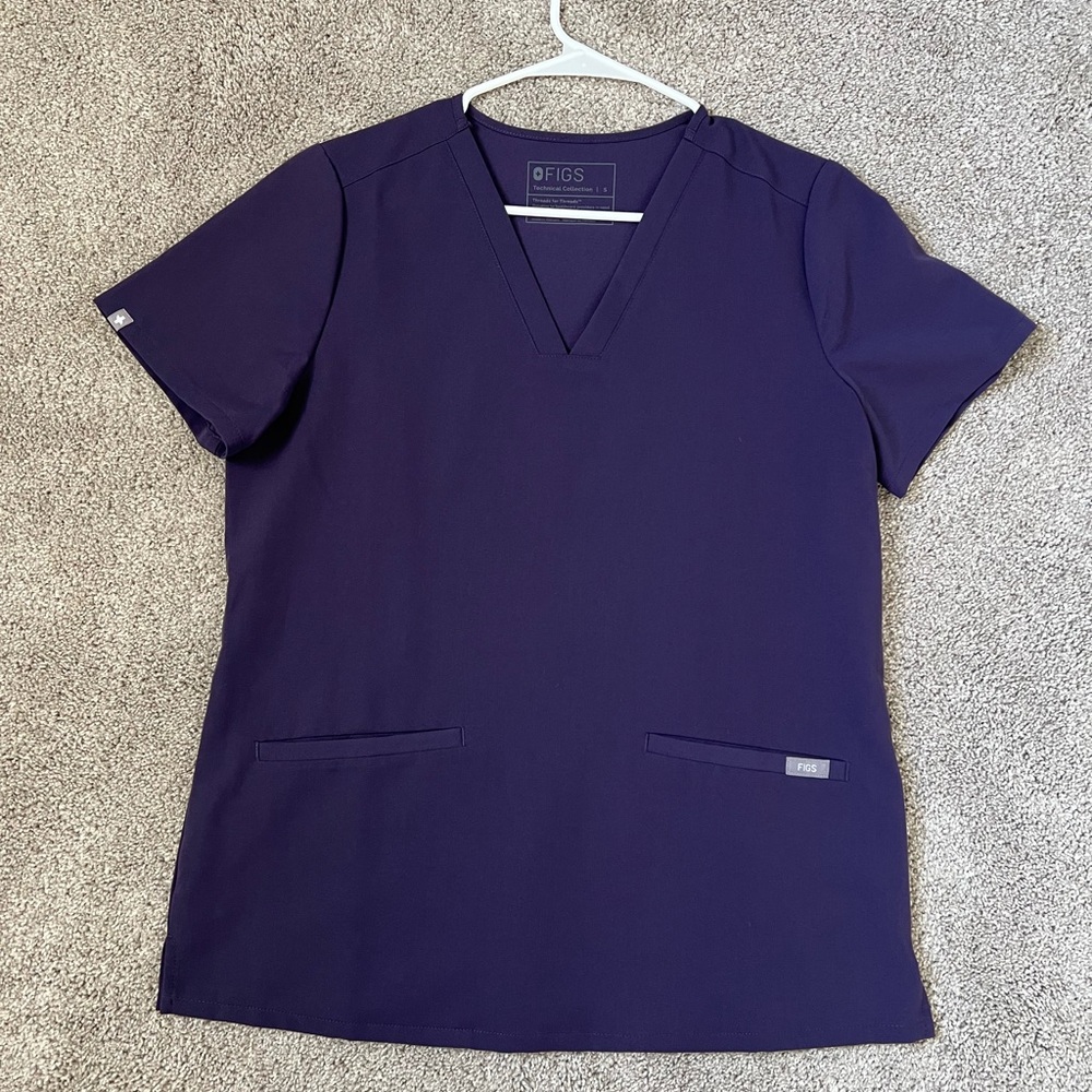 Figs scrub top